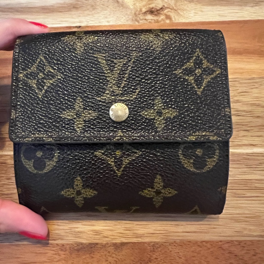 Vintage Louis Vuitton trifold wallet. Excellent condition. Vintage LV quality!